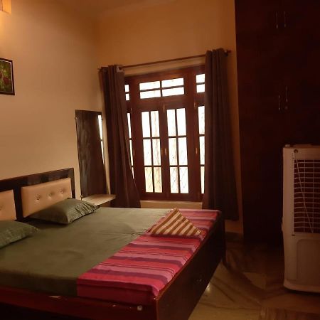 Paarijaat Homestay & Guesthouse Ayodhya Eksteriør billede