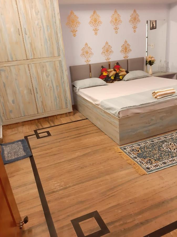 Paarijaat Homestay & Guesthouse Ayodhya Eksteriør billede