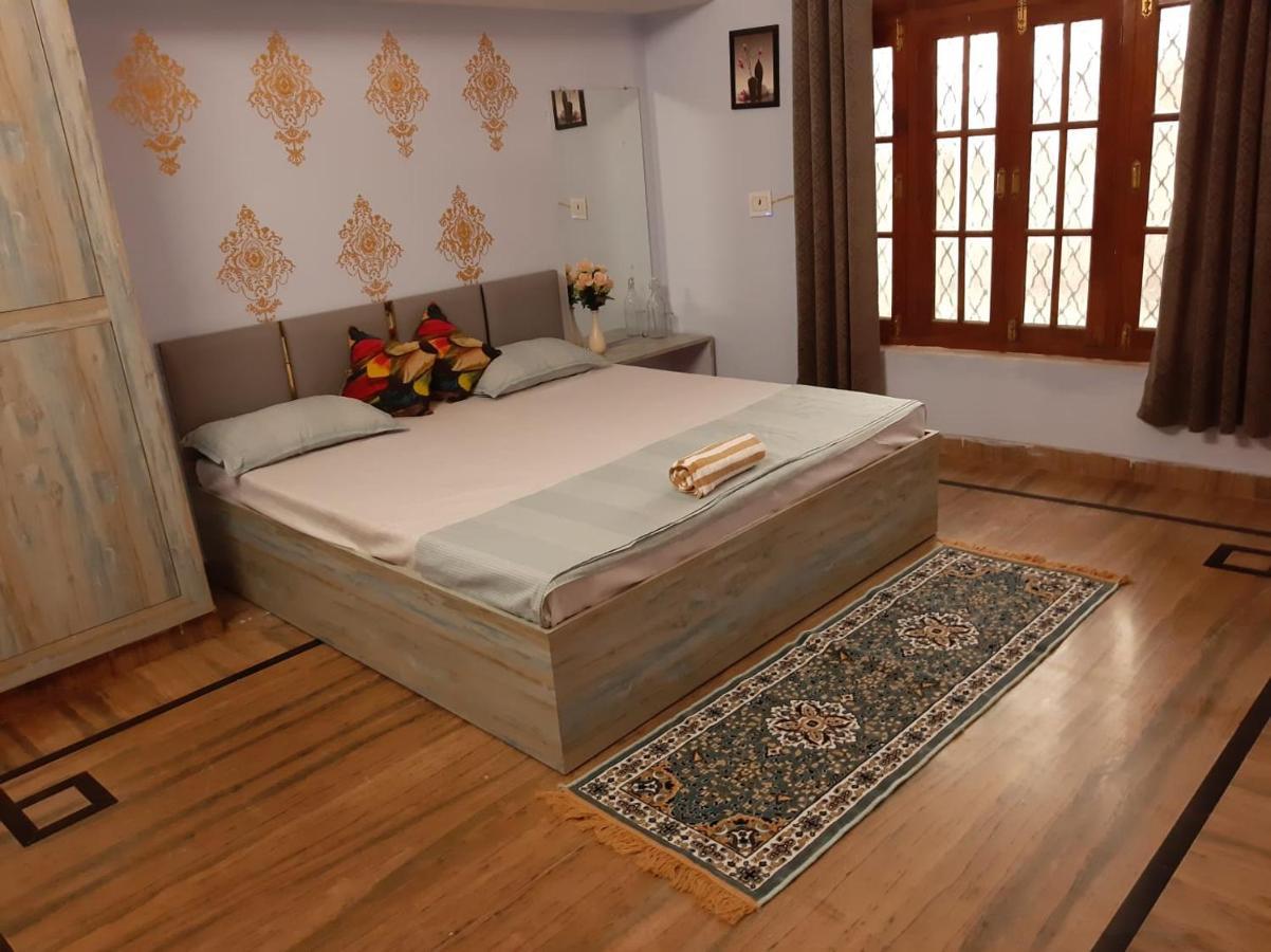 Paarijaat Homestay & Guesthouse Ayodhya Eksteriør billede