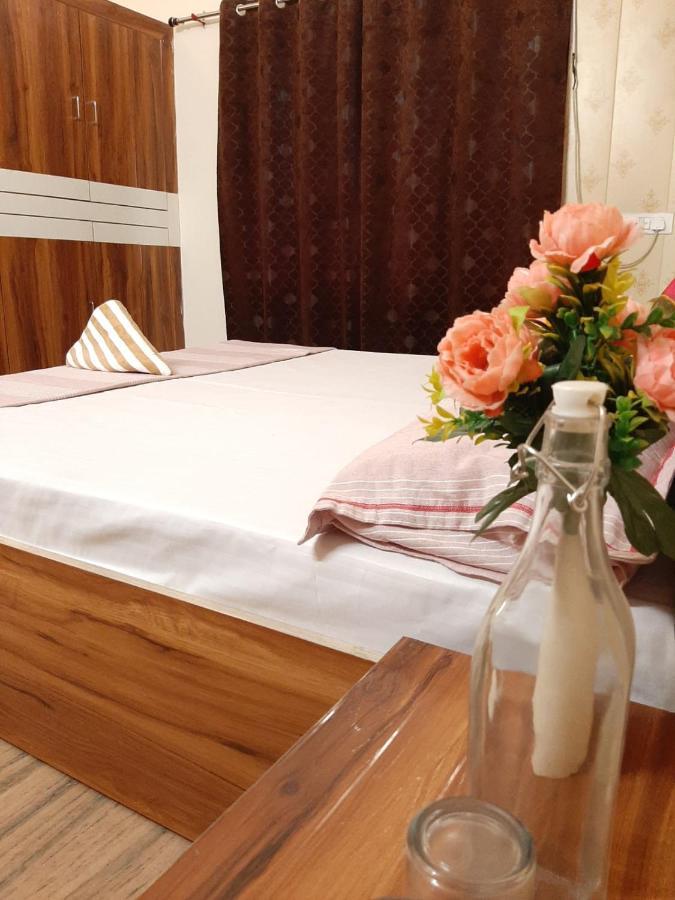 Paarijaat Homestay & Guesthouse Ayodhya Eksteriør billede
