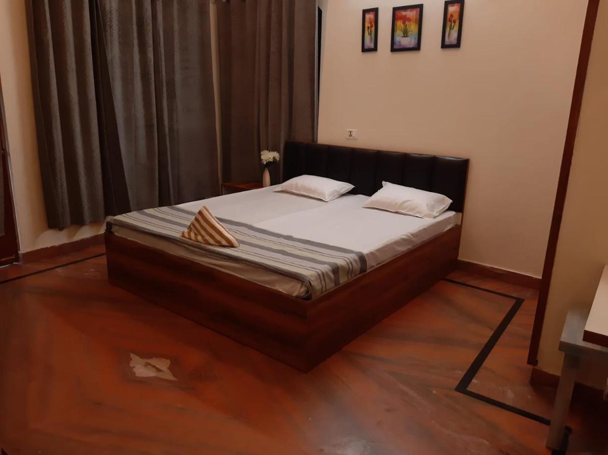 Paarijaat Homestay & Guesthouse Ayodhya Eksteriør billede